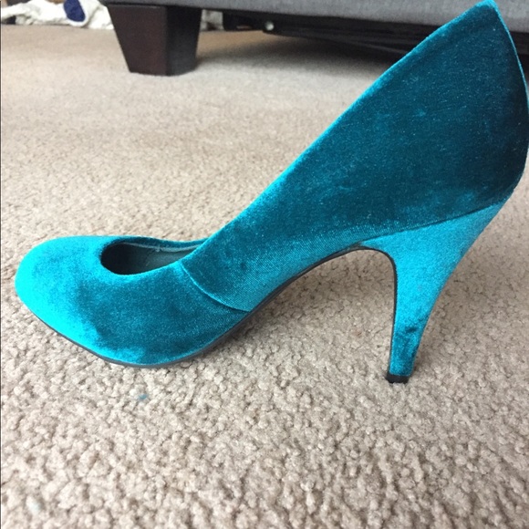 Teal velvet heels - Picture 2 of 3